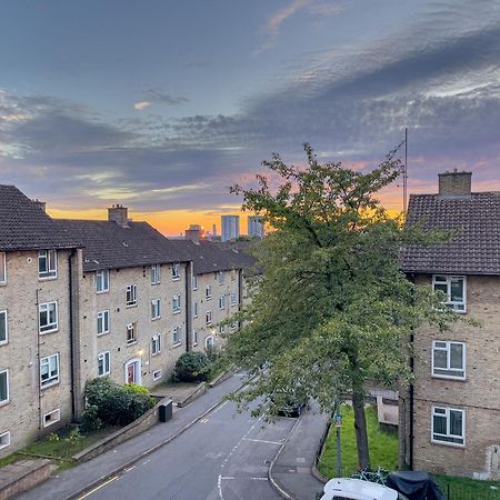 Beautiful 3-Bed Apartment At Swiss Cottage London Kültér fotó