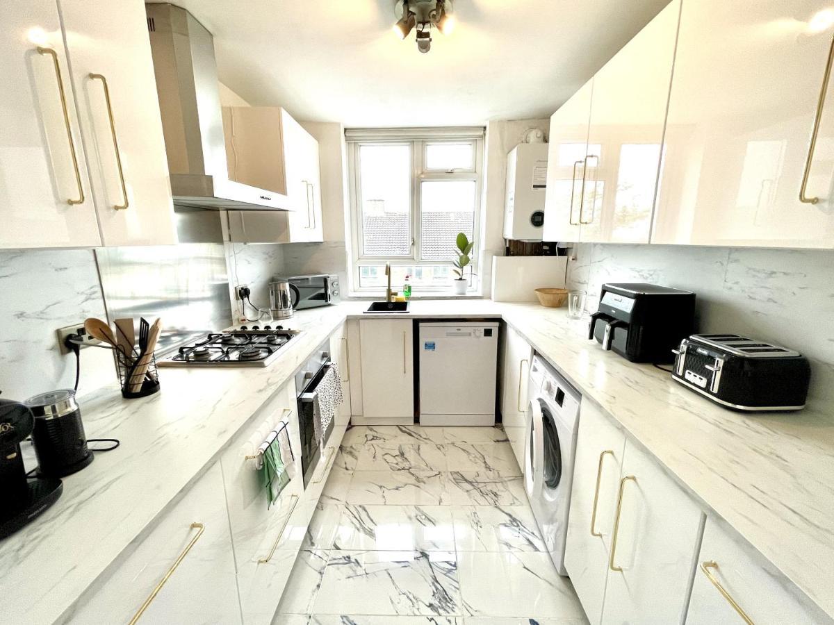 Beautiful 3-Bed Apartment At Swiss Cottage London Kültér fotó